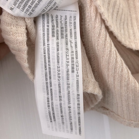 NWT Abercrombie Cropped Tie Front Shirt - Picture 3 of 4